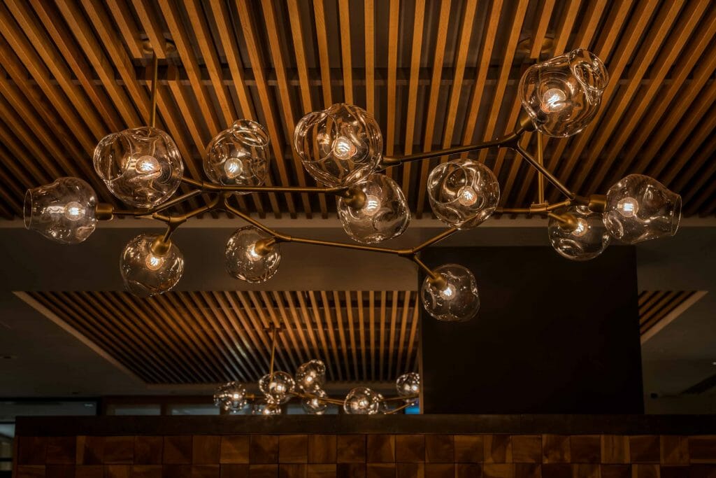 Bespoke light with bubble-like fixtures 